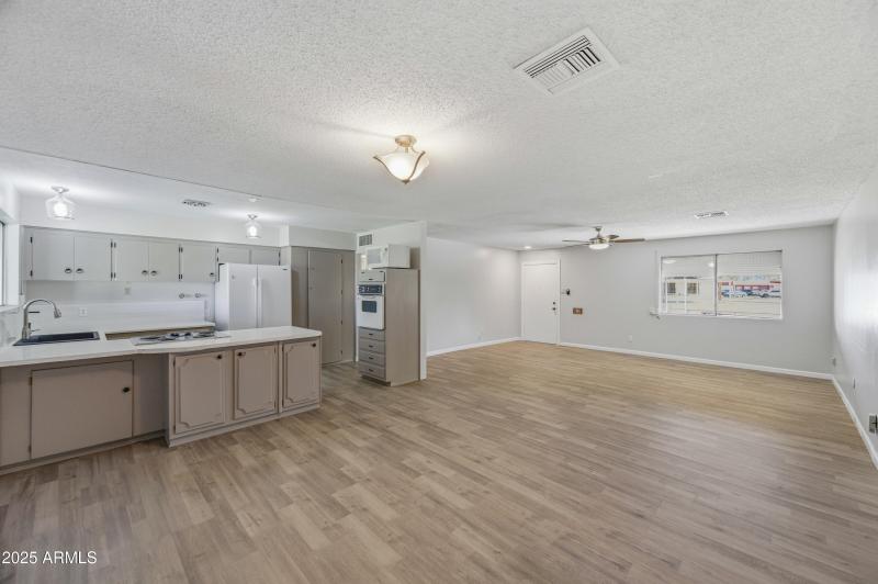 2910 N 60th Dr-102