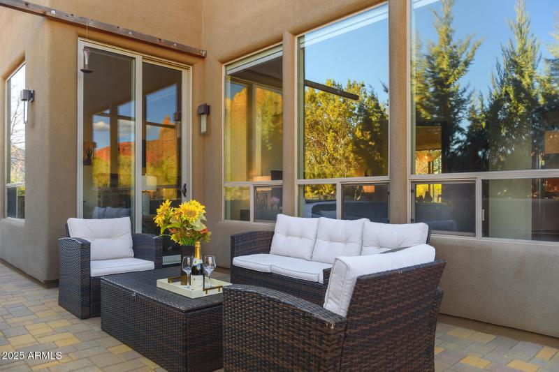 1 FRONT PATIO SE (1)
