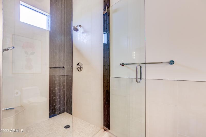 050_2nd Bedroom Ensuite V