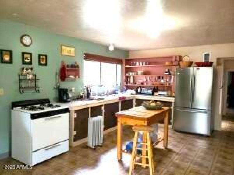 Kitchen fr Dining Area