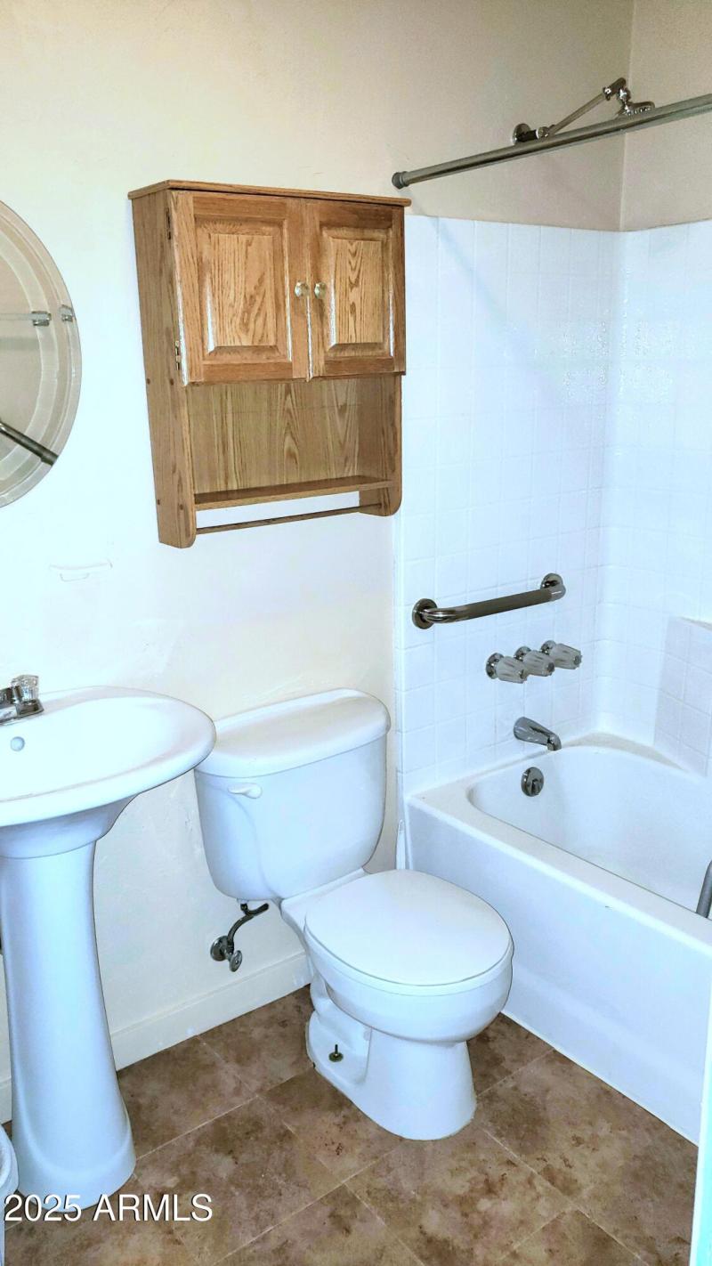 Bath Full Upstairs V