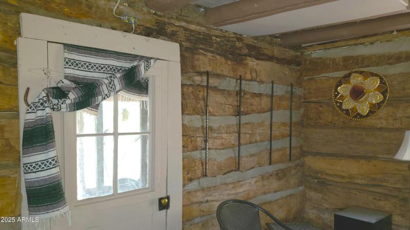 Log Hm Entry to Living Rm