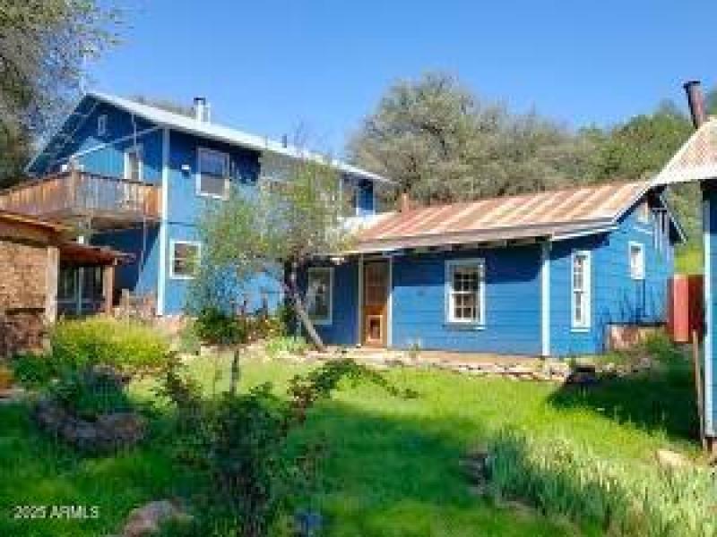 2-Story Hm Back Side w Yard