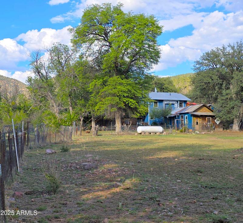 2 Homes from W Edge of E Pasture
