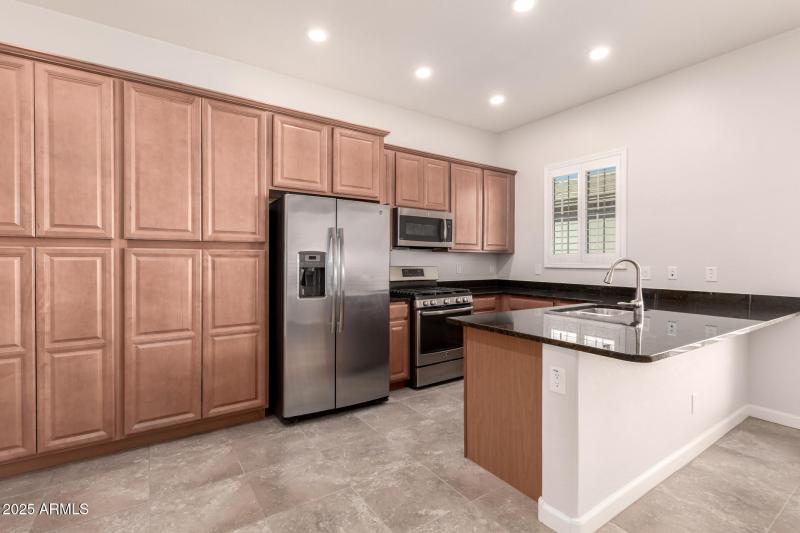 Kitchen with breakfast bar