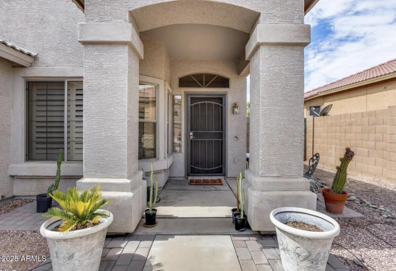 12617 W Clarendon Ave Entry way