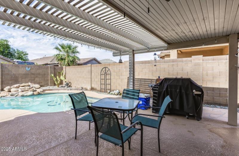 12617 W Clarendon back patio