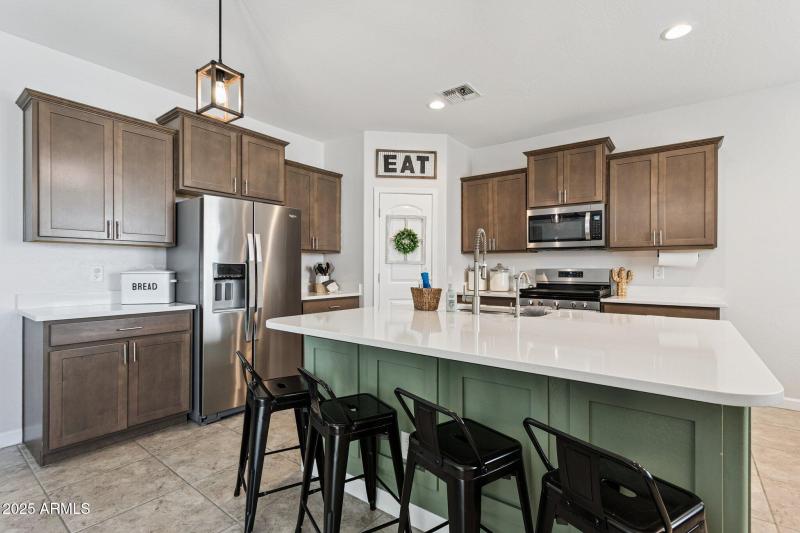 KItchen with Huge Island!