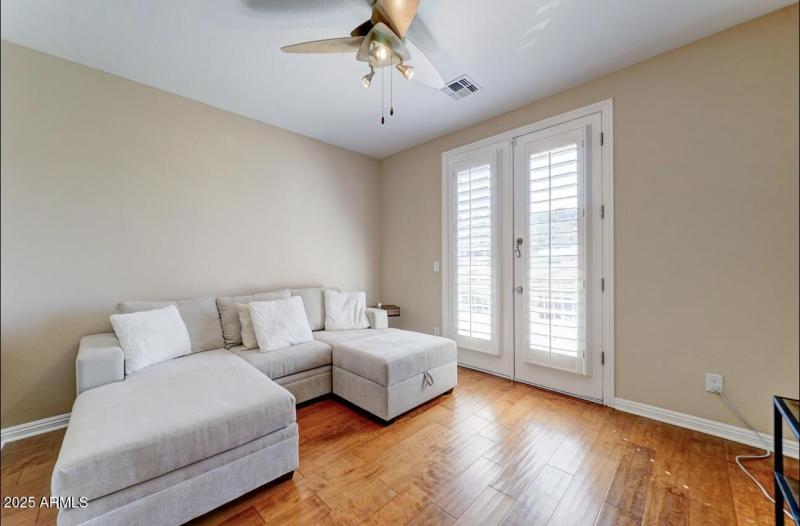 Bedroom 4-Theatre Room