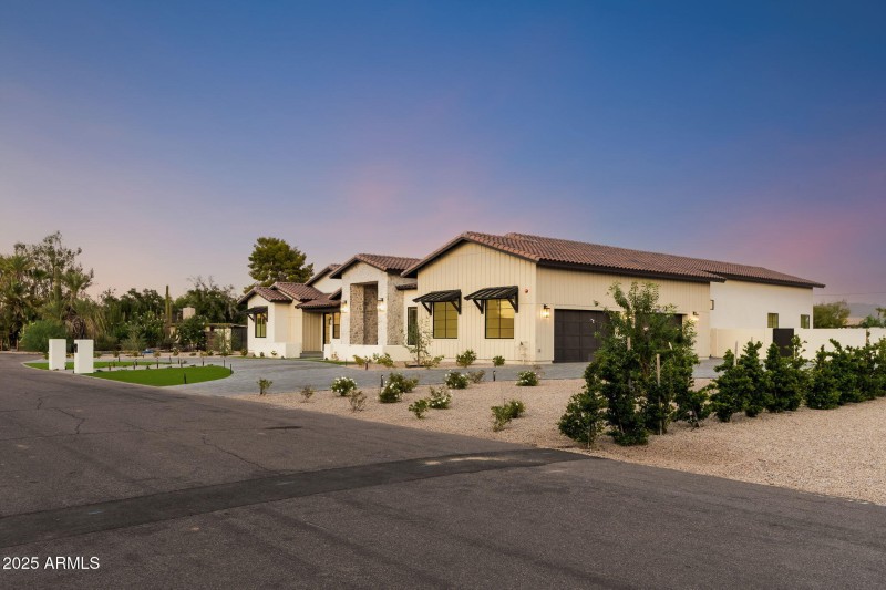 1-web-or-mls-10809-n-82nd-pl