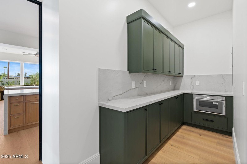 19-web-or-mls-10809-n-82nd-pl