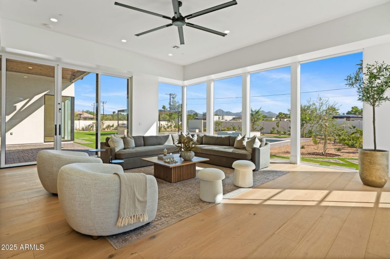 20-web-or-mls-10809-n-82nd-pl