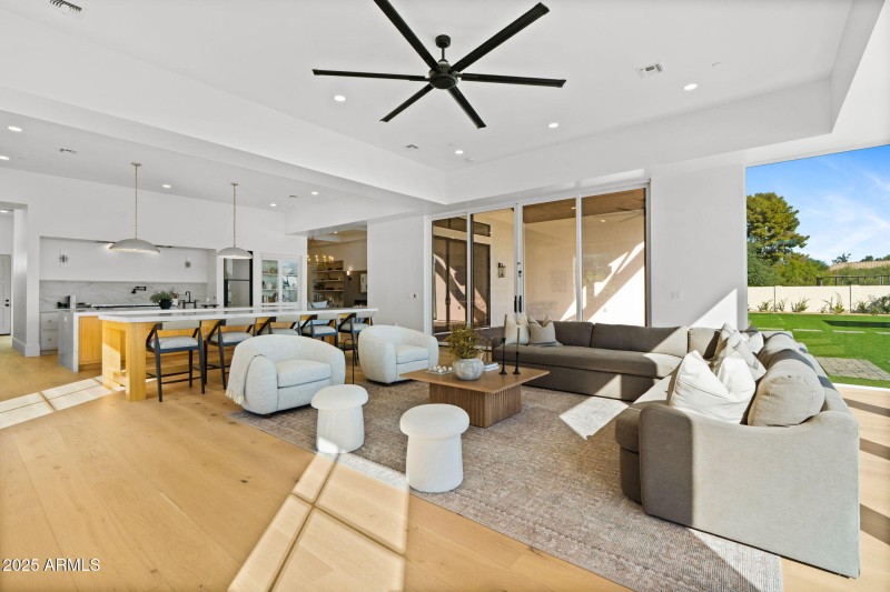 21-web-or-mls-10809-n-82nd-pl