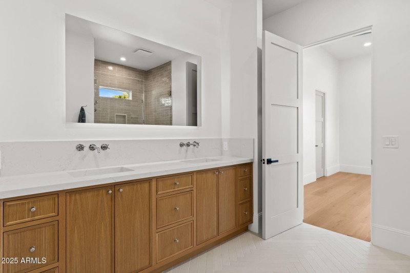 40-web-or-mls-10809-n-82nd-pl