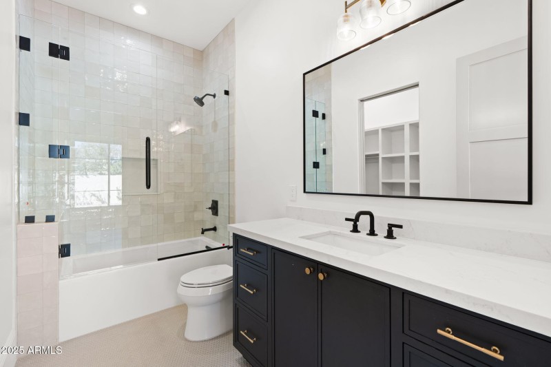 43-web-or-mls-10809-n-82nd-pl