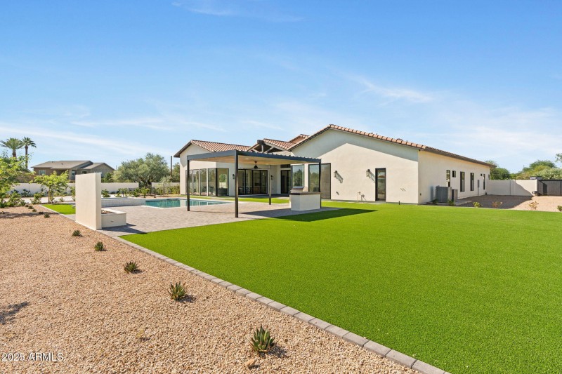 52-web-or-mls-10809-n-82nd-pl