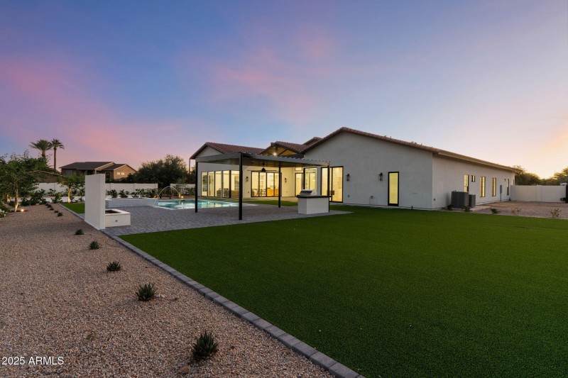 65-web-or-mls-10809-n-82nd-pl