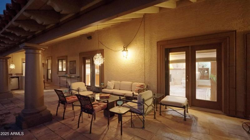 Evening privacy on patio w/kitchen & FP