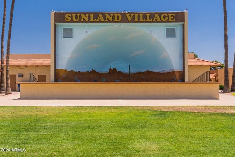 sign sunland
