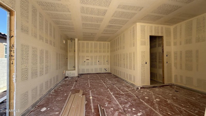 018 - 2.5 Car Garage