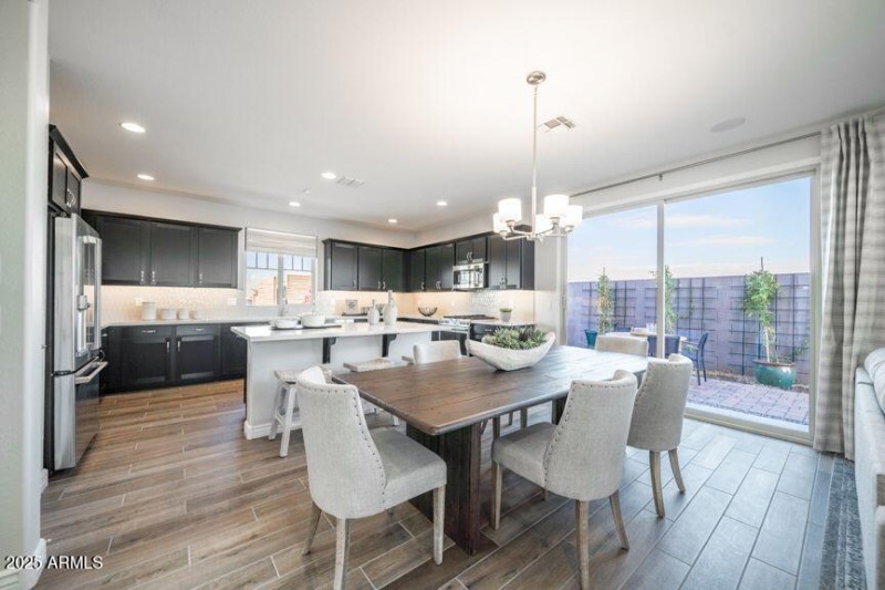 Parkside Villas RM 4 Dining 1