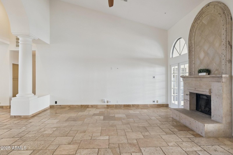 11-web-or-mls-12512-e-cortez-dr