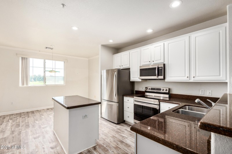 14 - Paradise Village