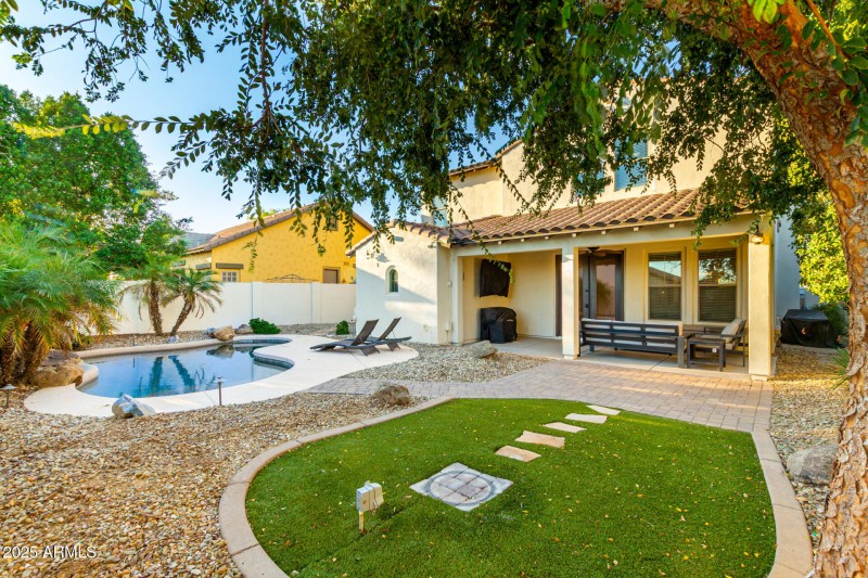 Terrace_Backyard_Day