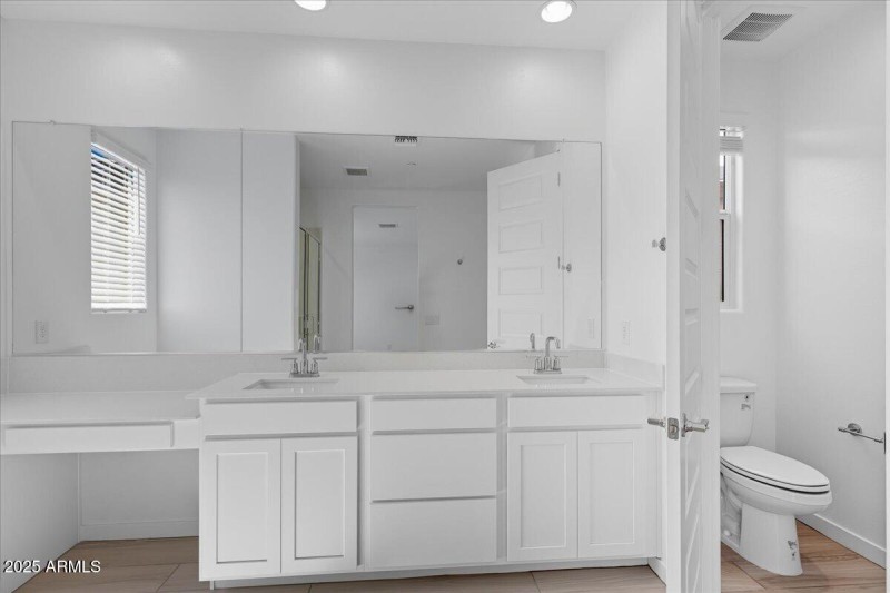 24-11940_Calle_De_Pompas23