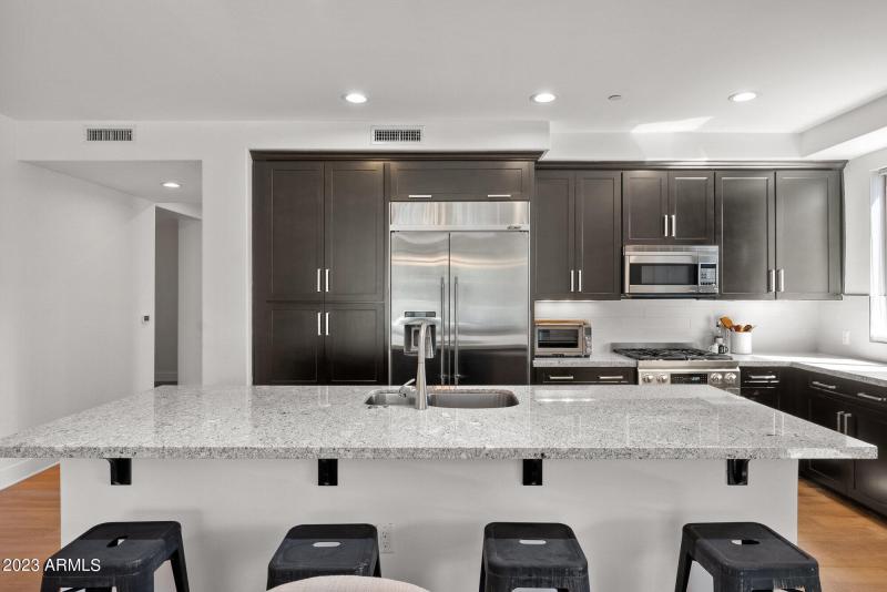 Eat in Kitchen Island