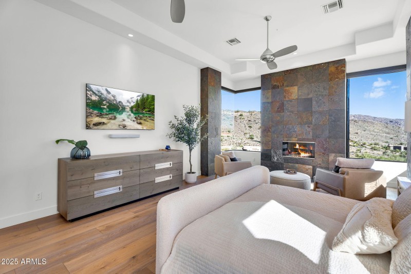 Large windows & gorgeous views