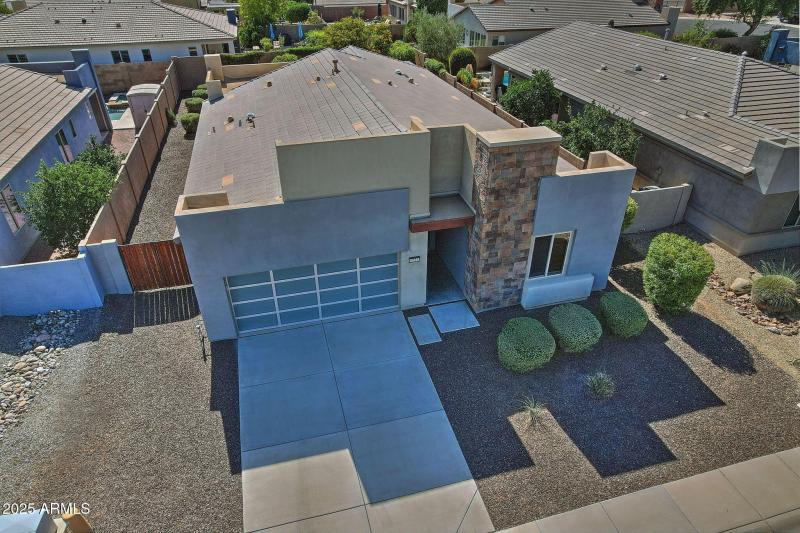 1 story homes all around