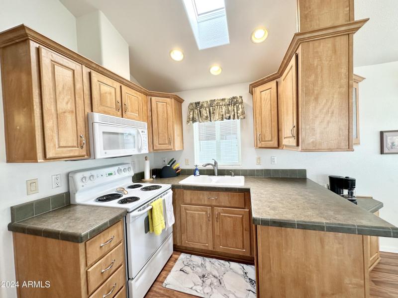 SO MUCH COUNTER SPACE