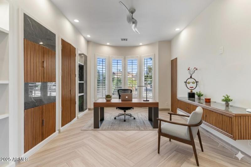 Virtually Staging Office