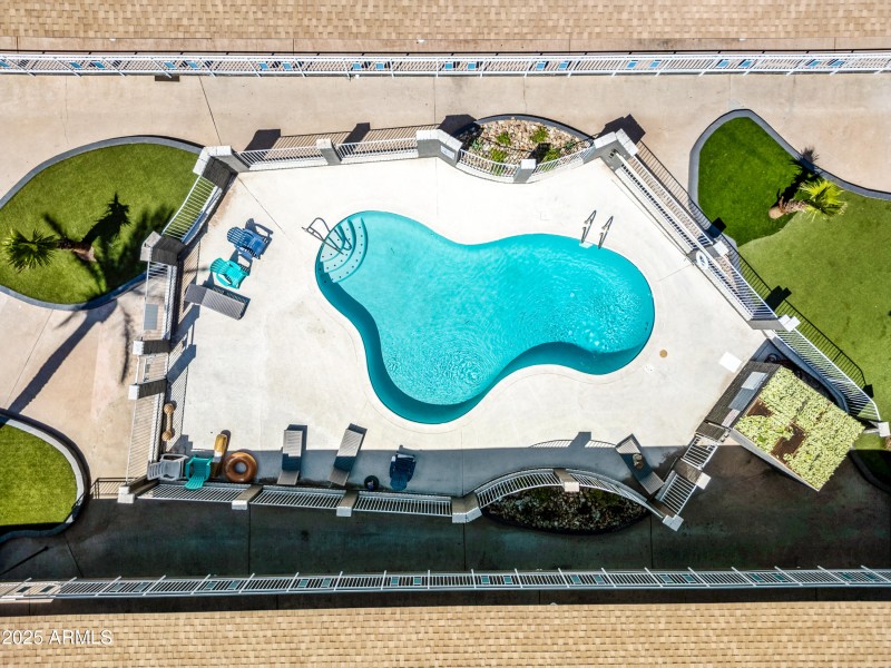 22-3025N32ndS-The Retro-ocupix-v2-9-9