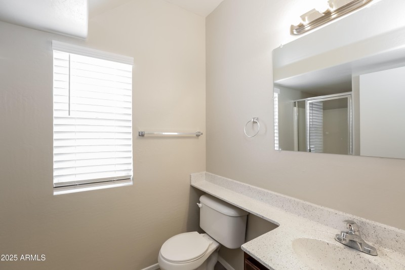 1006892.2636 S 89TH AVE - Bathroom