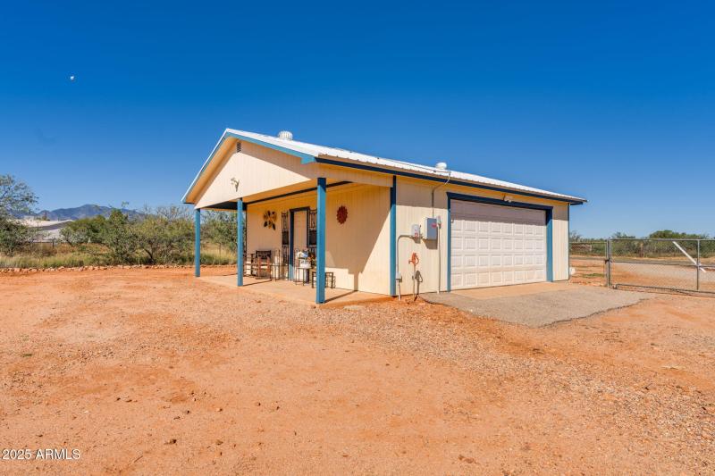 Detached 2 Car Garage/Workshop