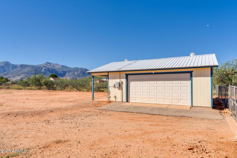 Detached 2 Car Garage/Workshop