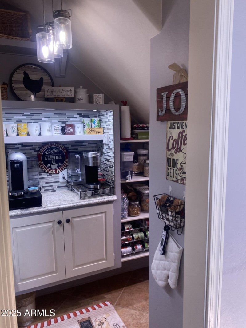 COFFEE BAR/PANTRY