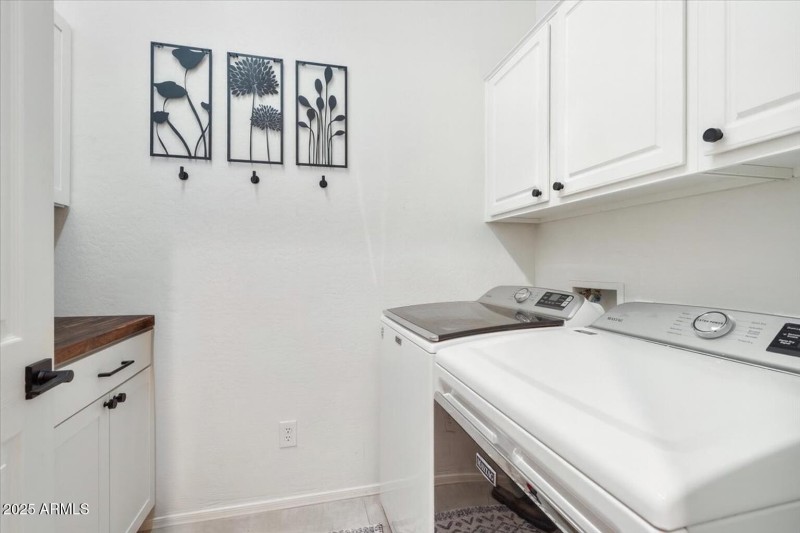 3100 N summer_Laundry Room