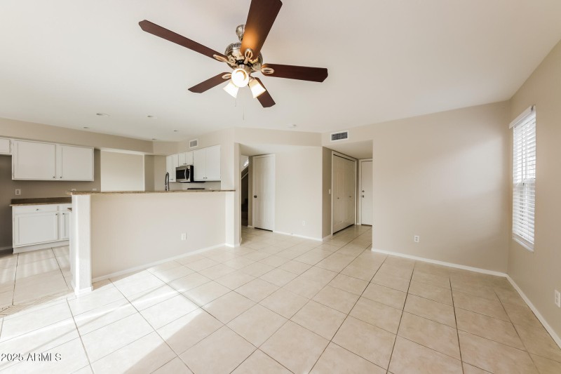 009-photo-family-room-11786380