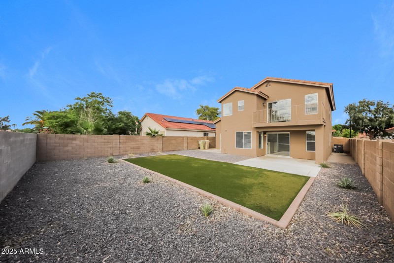 015-photo-rear-view-11786388