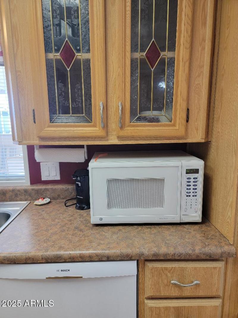 910 kitchen cabinets