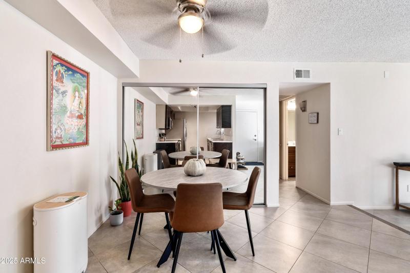 4E29A9A6-7A5D-4377-BA2F-E4E052DF4A02 3