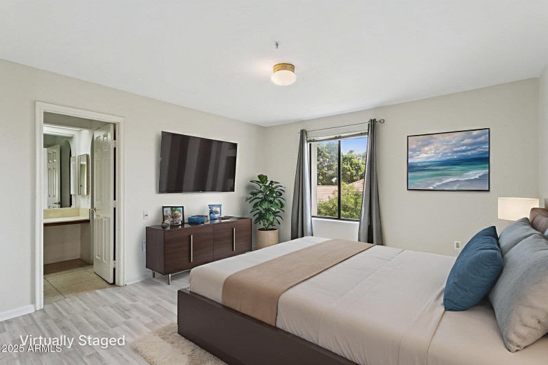 18-web-or-mls-4200-n-miller-rd-220