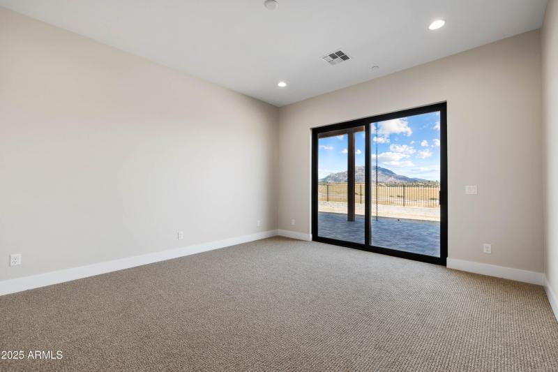 23-Primary Bedroom (1)