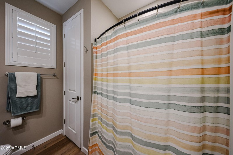 Second bath with tub and shower