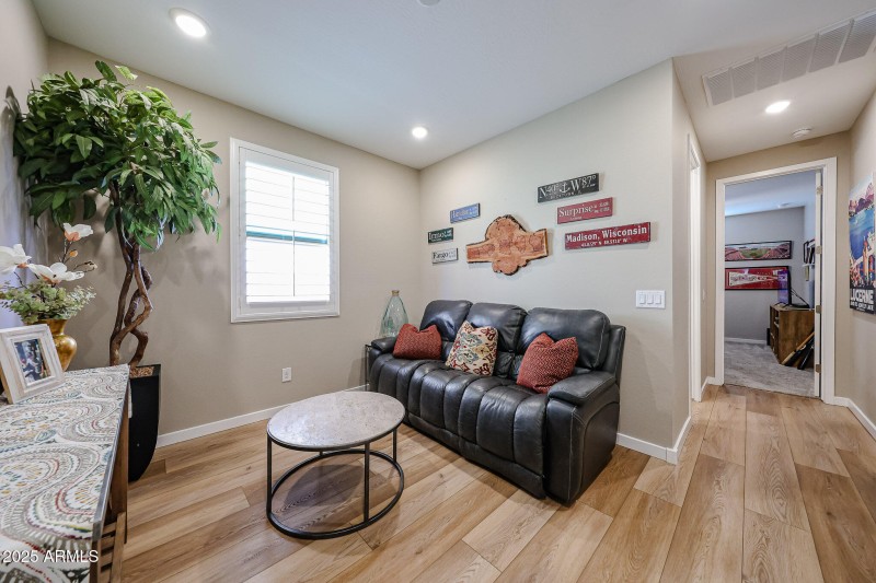Sitting area between two bedrooms