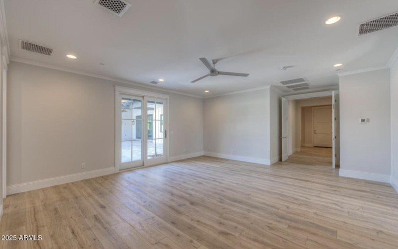 bonus room w/o furniture