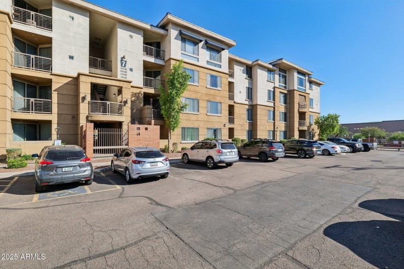 26-web-or-mls-1701-e-colter-st-182